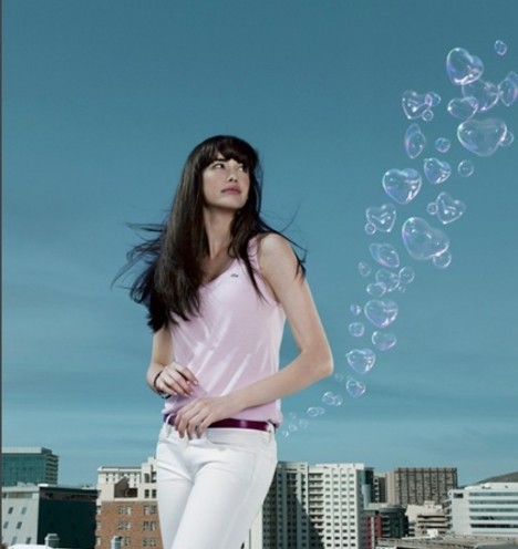 sarah love of pink 468x496 Pub Lacoste : Parfum Love of Pink