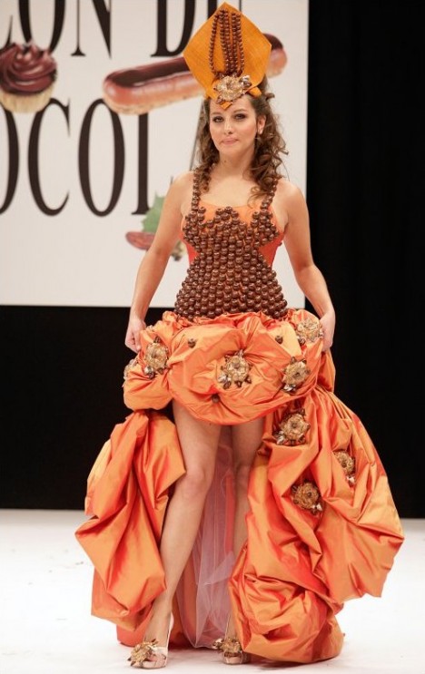 Défilé de robes en chocolat 2009 photo defile robe chocolat 468x743 Défilé de robes en chocolat 2009
