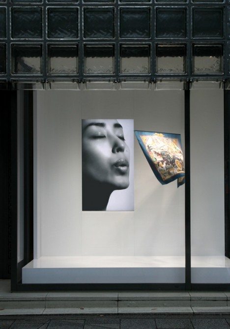 maison hermes window display 468x669 Maison Hermès   Installation by Tokujin Yoshioka