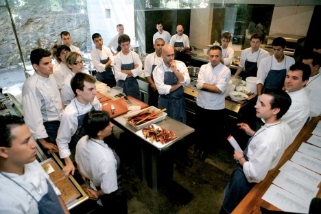 elBulli deviendra une fondation gastronomique photo elbulli kitchen team 468x312 elBulli deviendra une fondation gastronomique