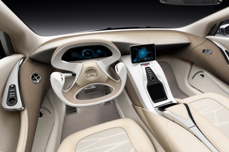 mercedes f800 468x312 Mercedes F800 Style : Des portes coulissantes ! 