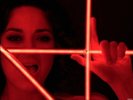 Marion Cotillard et Franz Ferdinand en duo pour Dior photo marioncotillard song 468x351 Marion Cotillard et Franz Ferdinand en duo pour Dior