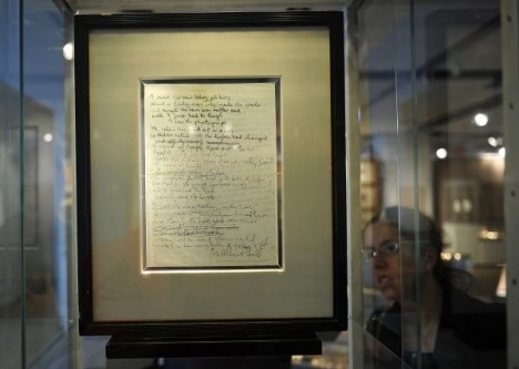 Un manuscrit des Beatles vendu 1,2 million de $ photo john lennon lyrics 468x333 Un manuscrit des Beatles vendu 1,2 million de $
