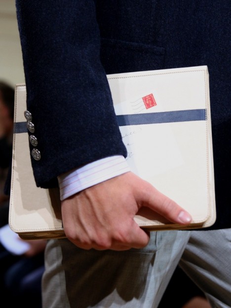 Un étui à iPad signé Dunhill photo ipad case dunhill 468x624 Un étui à iPad signé Dunhill