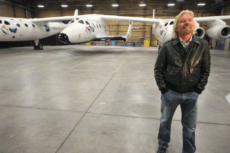 richard branson virgin galactic 468x311 Virgin Galactic lancera sa navette dici 18 mois
