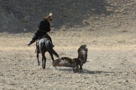 mongolia eagle hunting 468x310 Dunhill se lance dans lorganisation de voyages