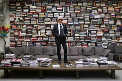 Karl Lagerfeld library 468x313 Wallpaper sort son parfum à lodeur de livres