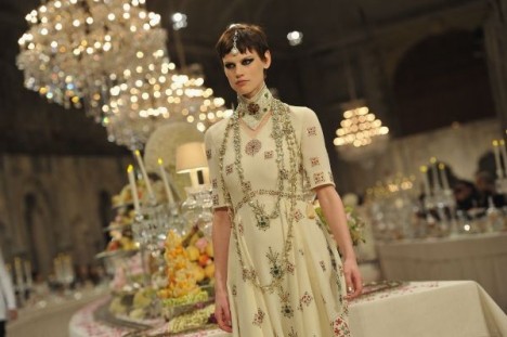 Marques de luxe les plus influentes du monde photo Chanel Paris Bombay fashion show 468x311 Marques de luxe les plus influentes du monde