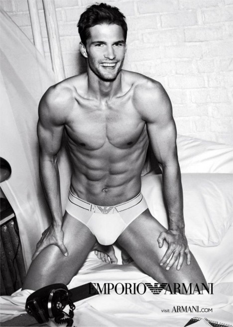 Armani abandonne Nadal photo Emporio Armani Underwear spring 2012 468x655 Armani abandonne Nadal