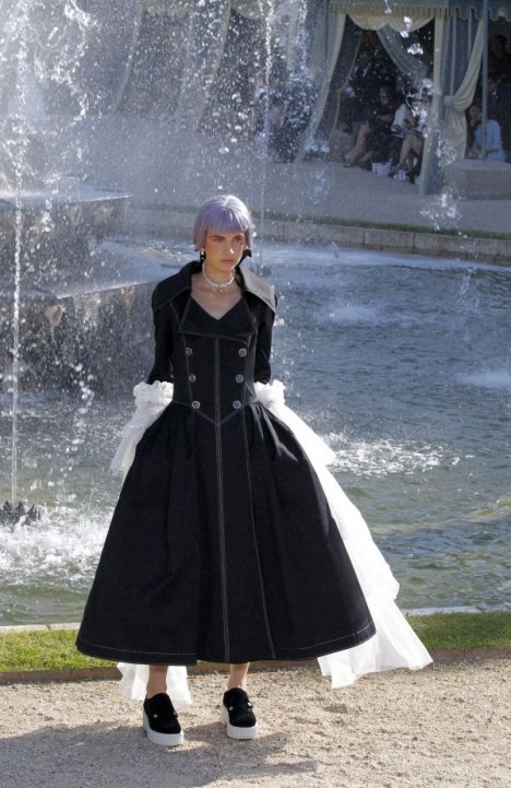 Le défilé Chanel croisière 2013 à Versailles photo Chanel Versailles Cruise show 4 468x721 Le défilé Chanel croisière 2013 à Versailles