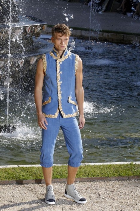 Le défilé Chanel croisière 2013 à Versailles photo Chanel Versailles Cruise show 8 468x702 Le défilé Chanel croisière 2013 à Versailles