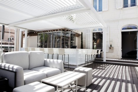 LVMH ouvre un hôtel de luxe à Saint Tropez photo Champagne bar White 1921 468x312 LVMH ouvre un hôtel de luxe à Saint Tropez