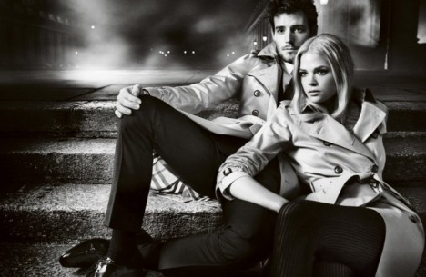 Campagne Burberry Automne/Hiver 2012 photo Gabriella Wilde and Roo Panes 468x305 Campagne Burberry Automne/Hiver 2012