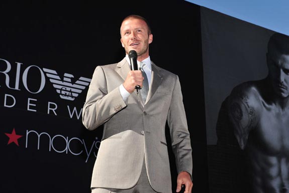 Angelina Jolie a été choisie par Armani photo beckham emporio Angelina Jolie a été choisie par Armani