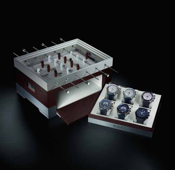 Six clubs de football dans un coffret de montres photo montres baby foot ebel Six clubs de football dans un coffret de montres