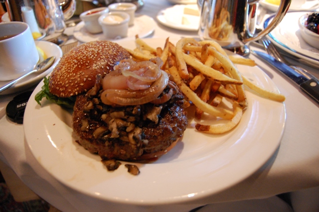 Un restaurant Ralph Lauren à Paris photo rl burger ralph lauren Un restaurant Ralph Lauren à Paris