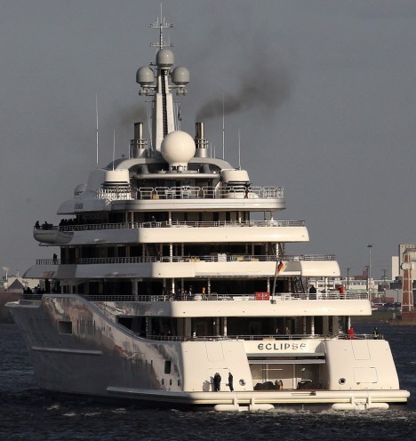 Le yacht Eclipse trop grand pour le port dAntibes photo roman abramovich yacht eclipse picture 468x496 Le yacht Eclipse trop grand pour le port dAntibes